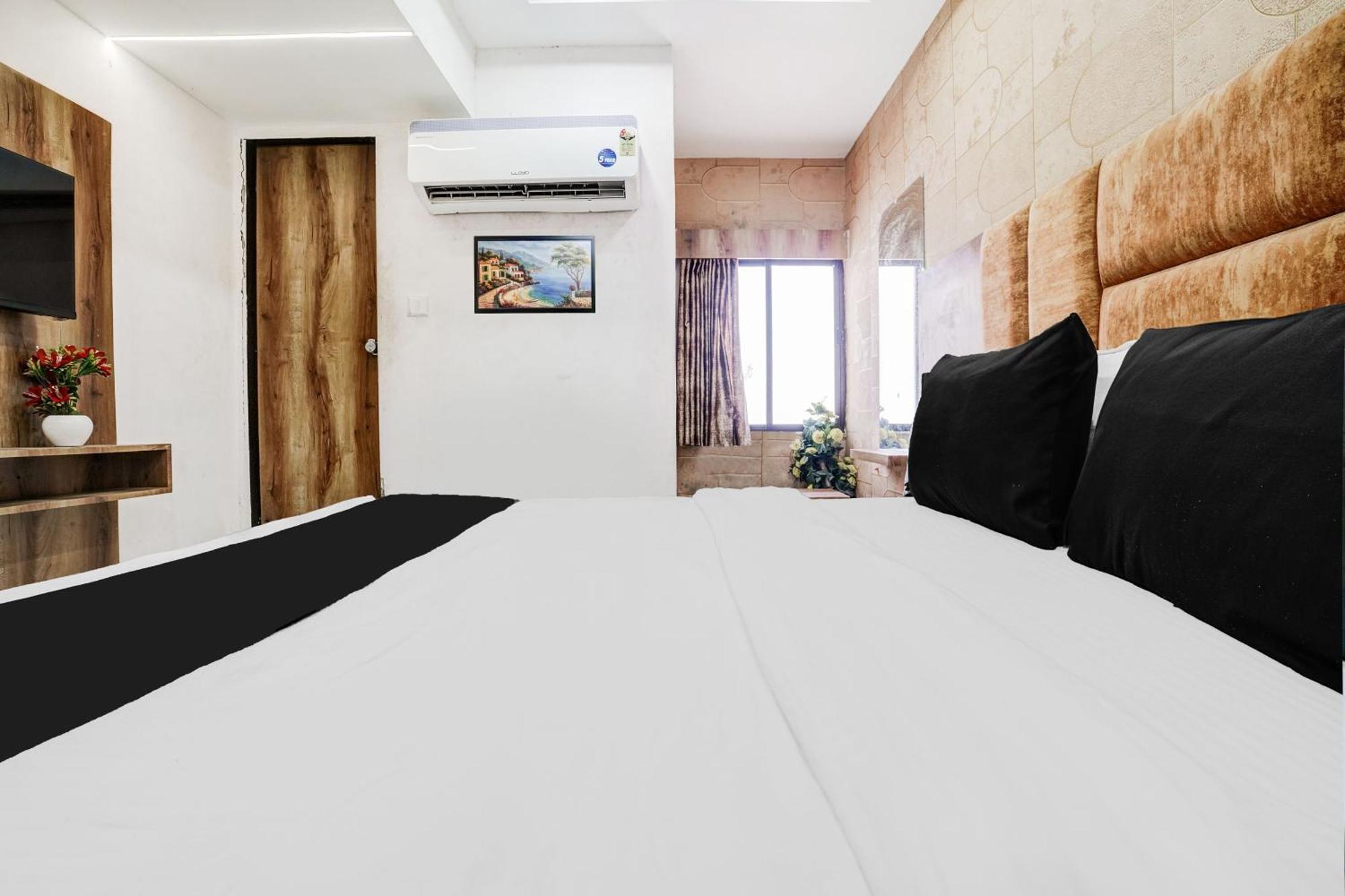 Super Collection O Maninagar Near Railway Station Formerly A1 Residency Ahmedabad Exterior foto