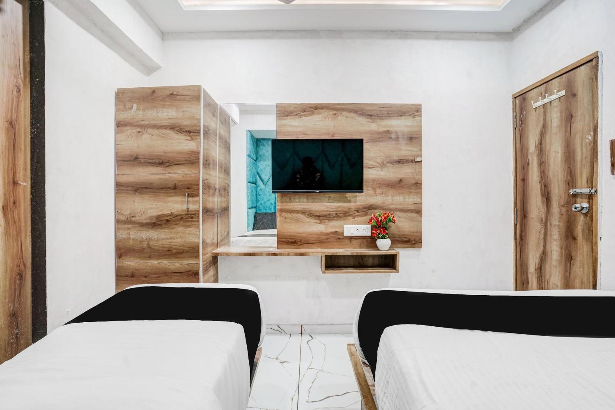 Super Collection O Maninagar Near Railway Station Formerly A1 Residency Ahmedabad Exterior foto