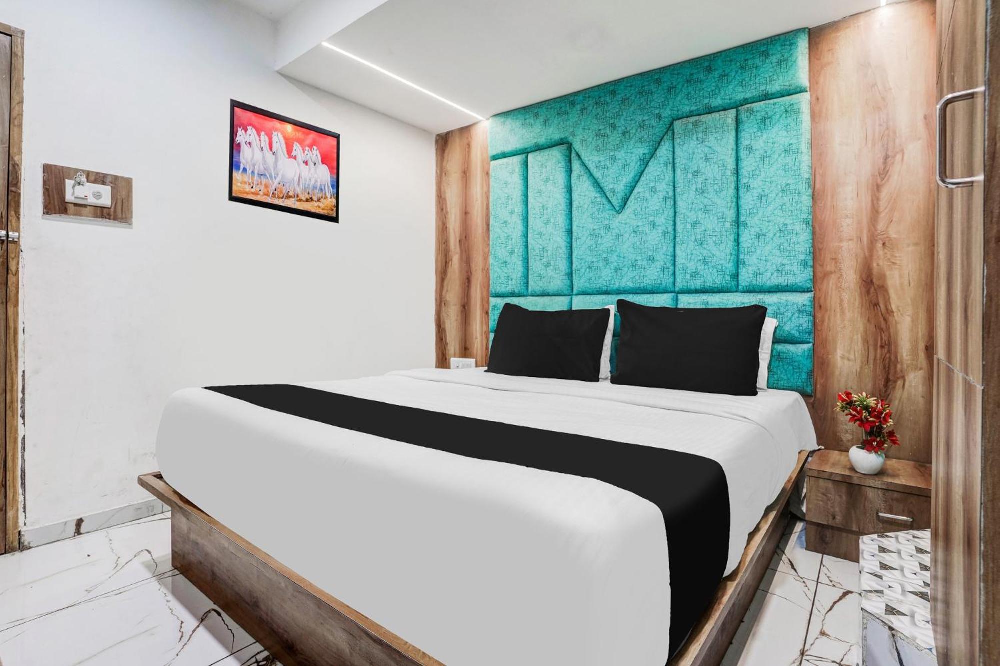 Super Collection O Maninagar Near Railway Station Formerly A1 Residency Ahmedabad Exterior foto