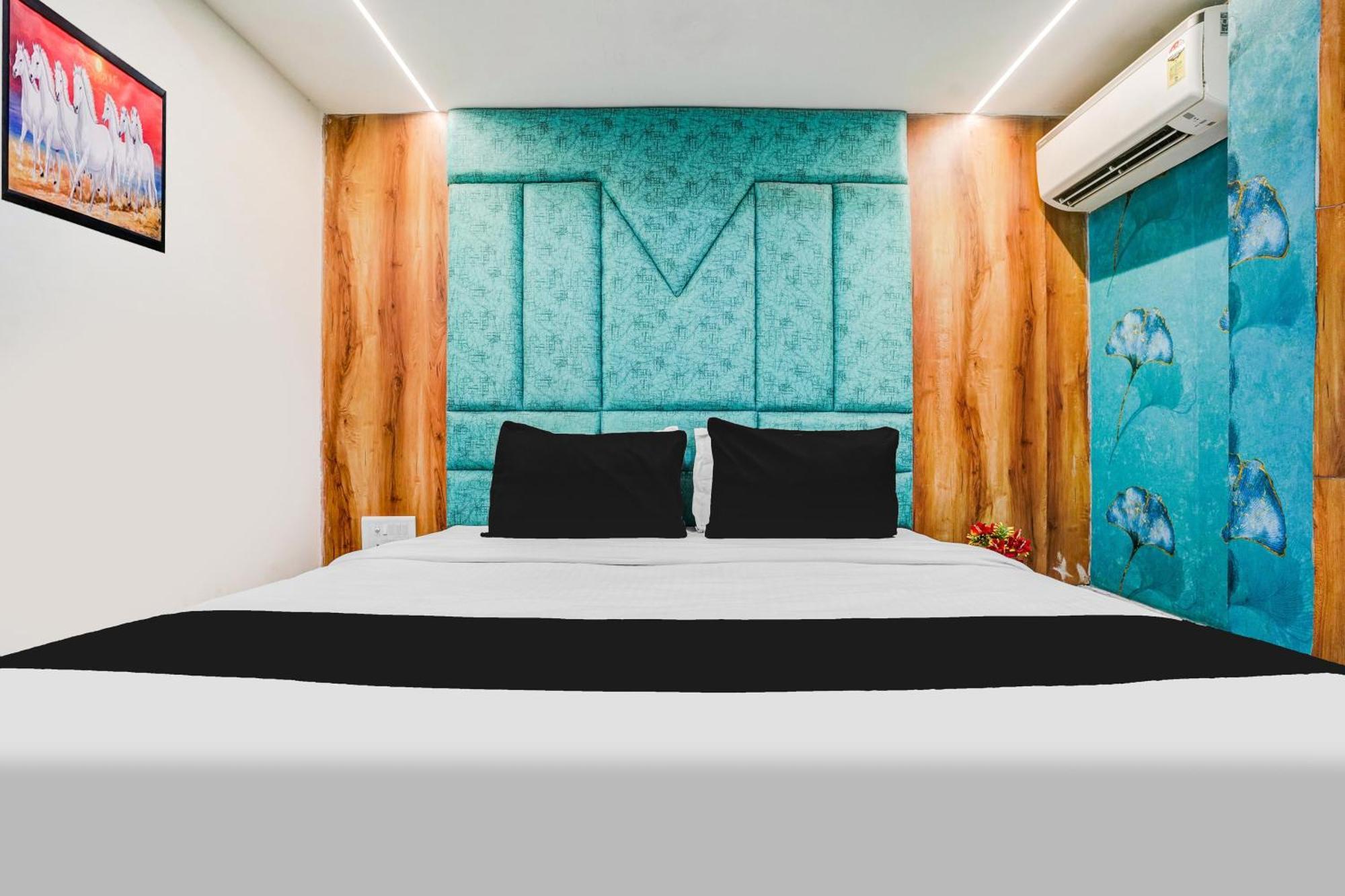 Super Collection O Maninagar Near Railway Station Formerly A1 Residency Ahmedabad Exterior foto