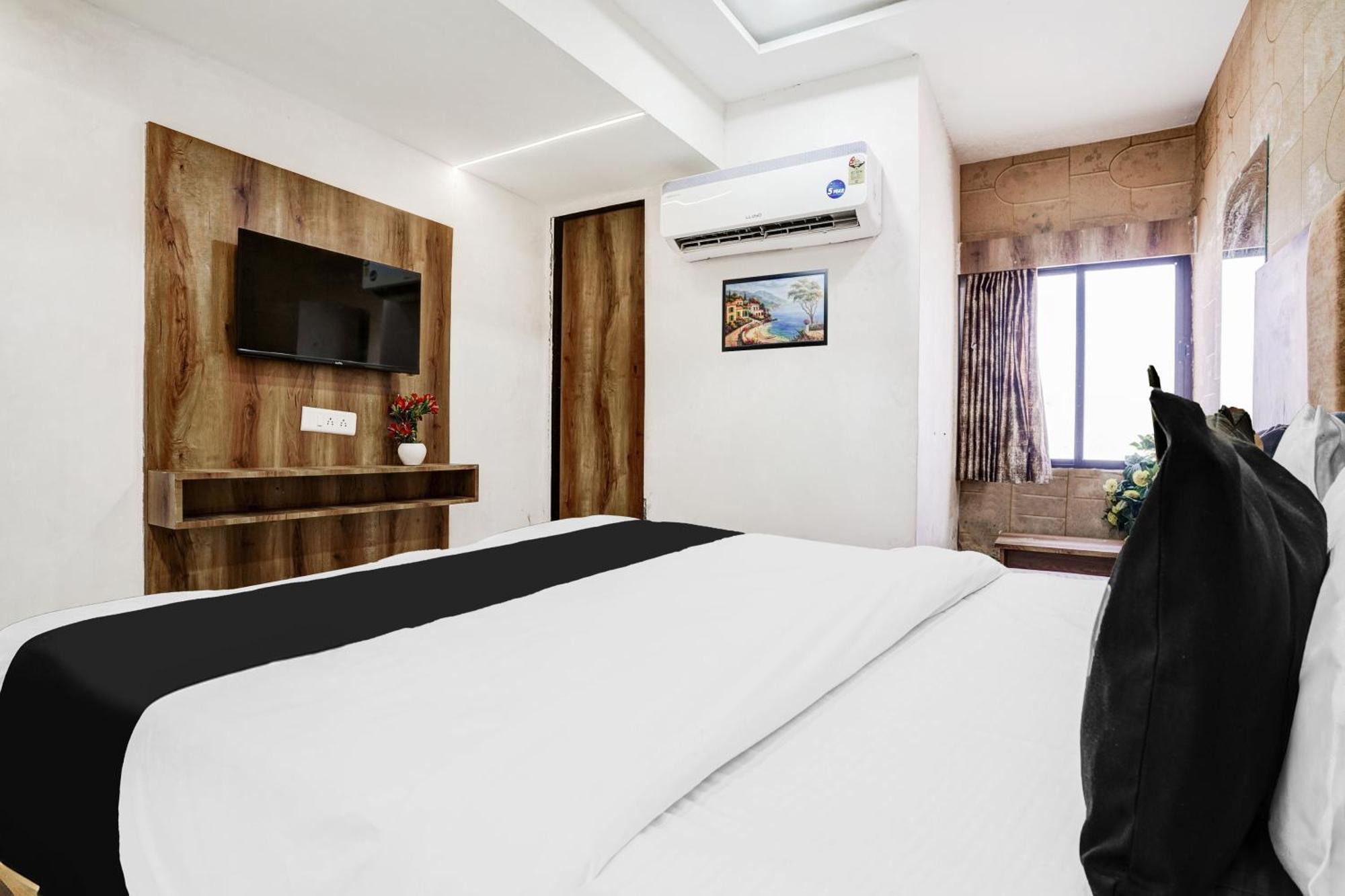 Super Collection O Maninagar Near Railway Station Formerly A1 Residency Ahmedabad Exterior foto