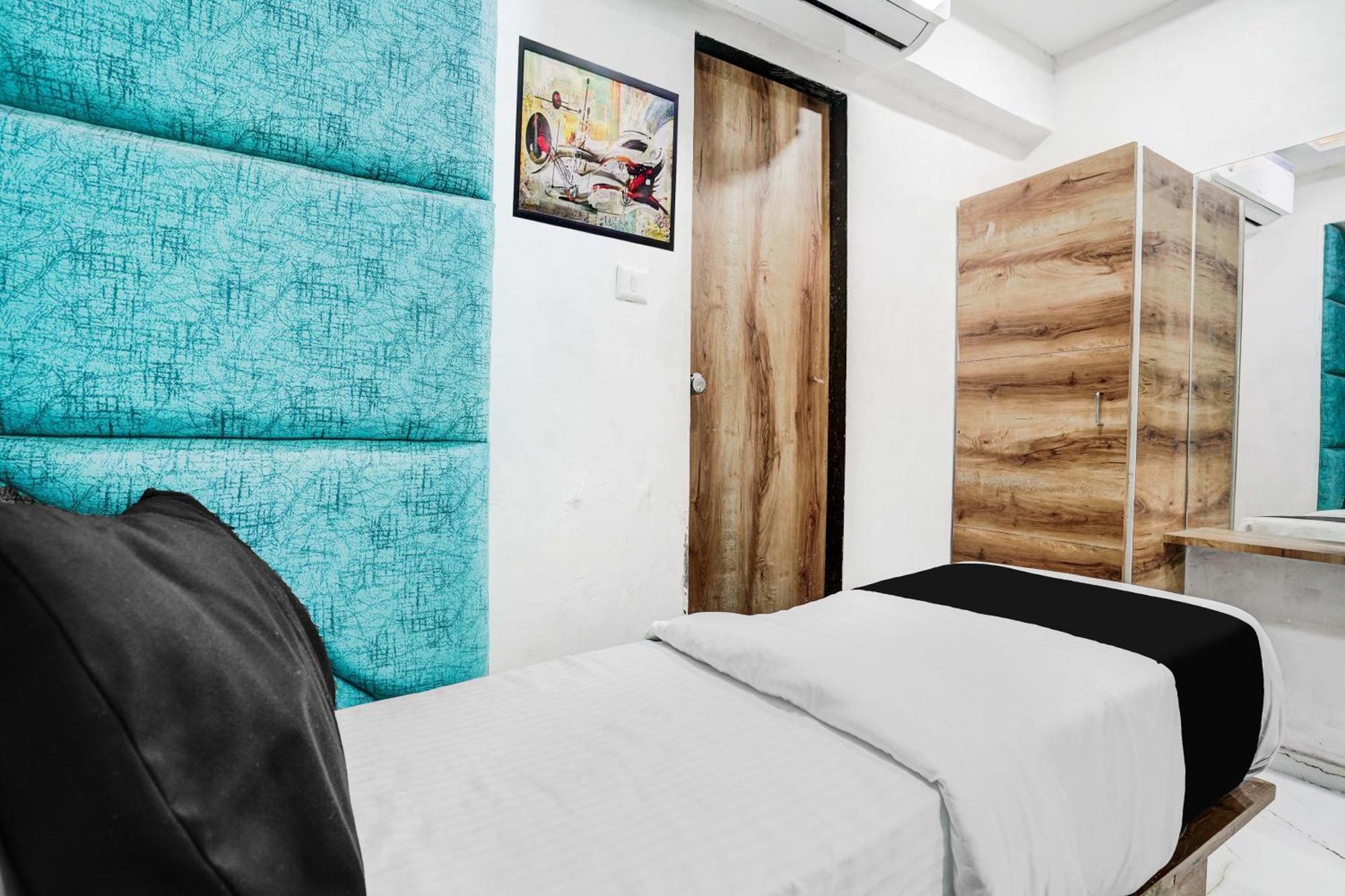 Super Collection O Maninagar Near Railway Station Formerly A1 Residency Ahmedabad Exterior foto